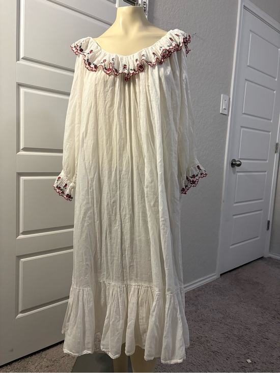 Doen Dresses & Skirts - Doen Chateau Strawberry Embroidered Nightgown Size Small Very Rare